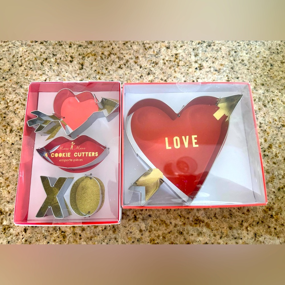 NIB Valentines Day Heart and XO Cookie Cutters Set 5 Pieces